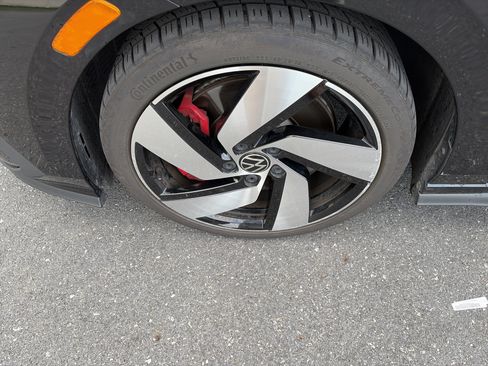 Used 2022 Volkswagen GTI SE FWD image 9
