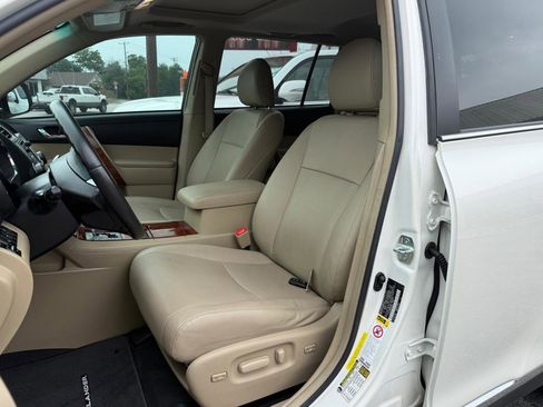 Used 2013 Toyota Highlander Limited FWD image 4