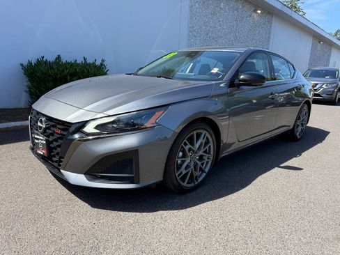 Used 2023 Nissan Altima 2.0 SR FWD image 1