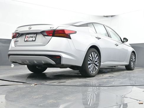 Used 2024 Nissan Altima 2.5 SV FWD image 46