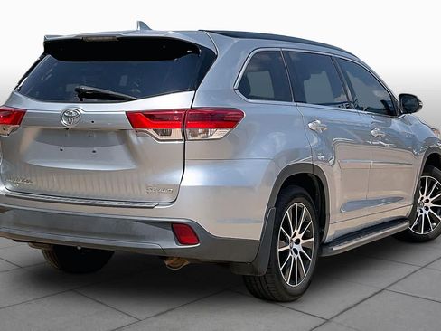 Used 2017 Toyota Highlander SE AWD/4WD image 14