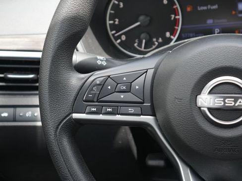 Used 2024 Nissan Altima 2.5 SV FWD image 15