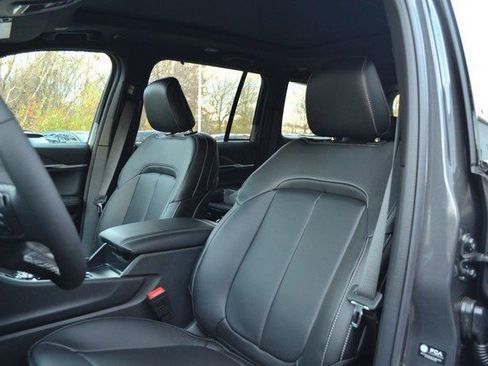 New 2025 Jeep Grand Cherokee Limited w/ Luxury Tech Group II image 15