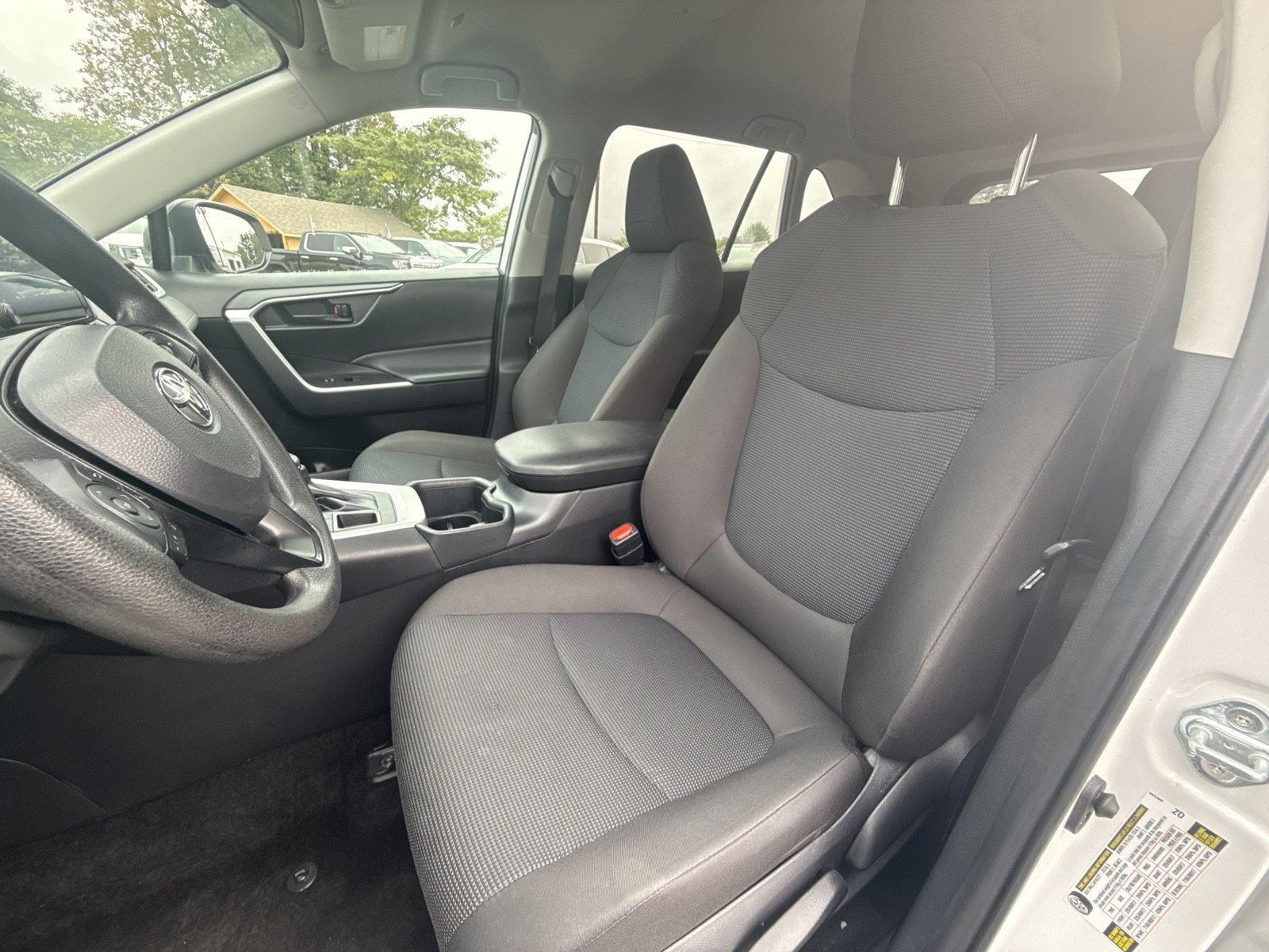 Used 2025 Toyota RAV4 LE AWD/4WD image 9