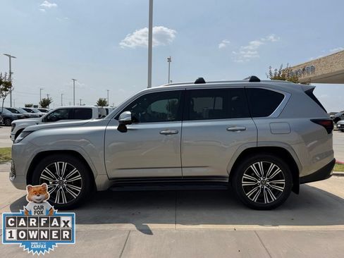 Used 2024 Lexus LX 600 4WD w/ Luxury Package image 10