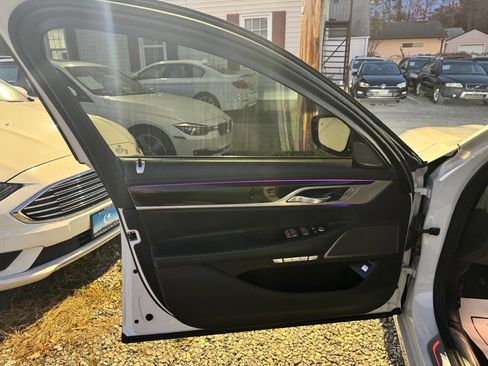 Used 2017 BMW 750i xDrive image 31
