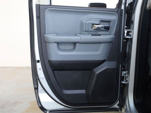 Used 2015 RAM 1500 Classic SLT RWD image 18
