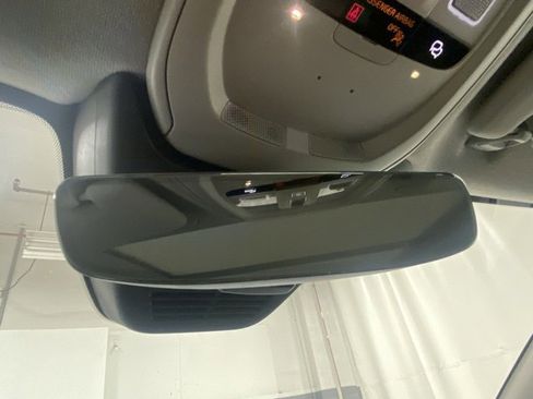 Used 2025 Volvo XC40 B5 Core image 27