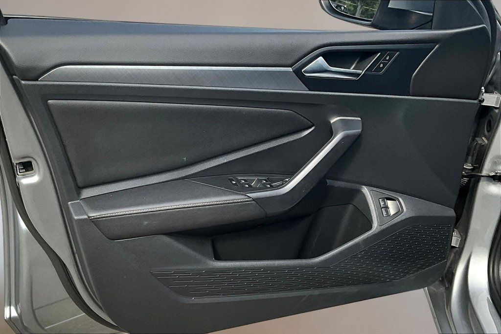 Used 2024 Volkswagen Jetta SE FWD image 18