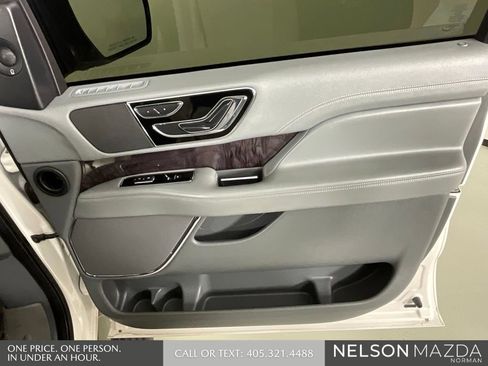 Used 2019 Lincoln Navigator L Select RWD image 20