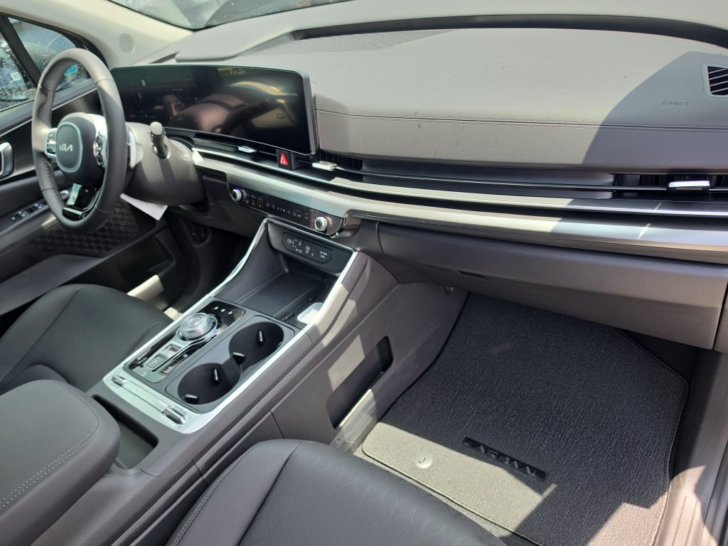 New 2026 Kia Carnival SX w/ SX Dark Edition Package FWD image 12