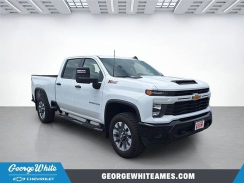 Used 2025 Chevrolet Silverado 2500 Custom w/ Custom Value Package AWD/4WD image 1