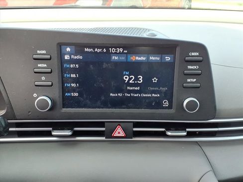 Certified 2023 Hyundai Elantra SE FWD image 9