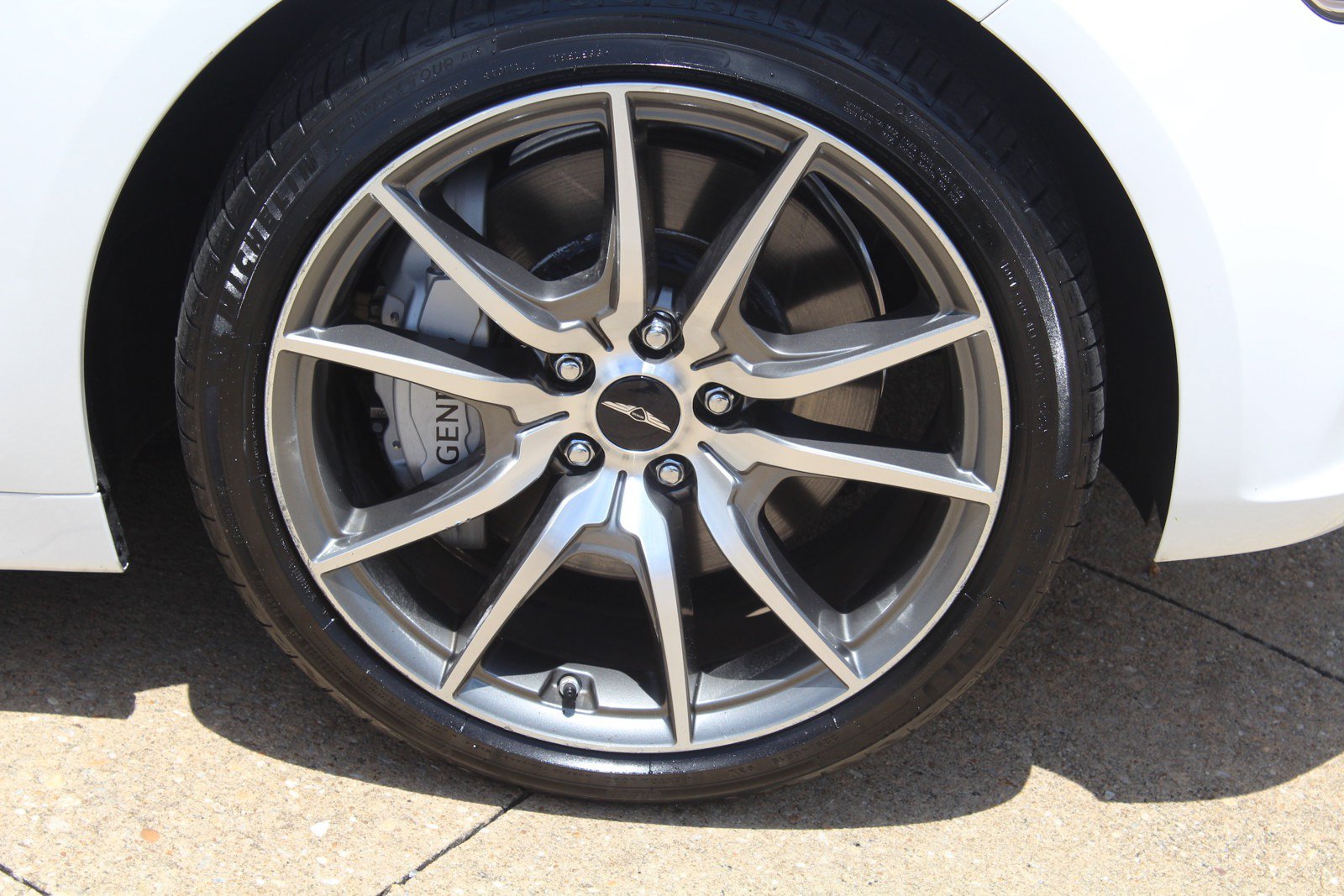 Used 2025 Genesis G70 2.5T RWD image 3