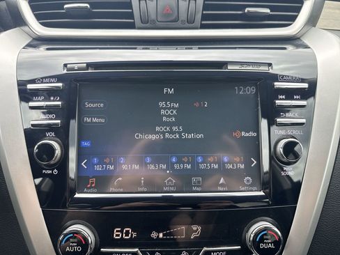 Used 2016 Nissan Murano SV AWD/4WD image 16