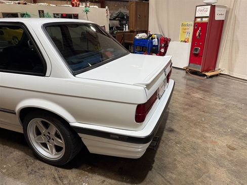 Used 1987 BMW 325is Coupe RWD image 16