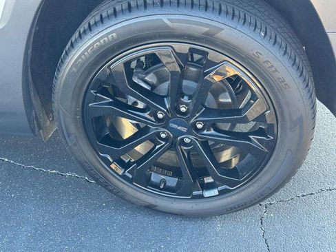 Used 2021 GMC Terrain SLT w/ Elevation Edition image 7