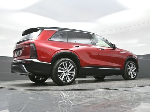 New 2026 Cadillac Vistiq Luxury w/ LPO, Floor Liner Package image 23