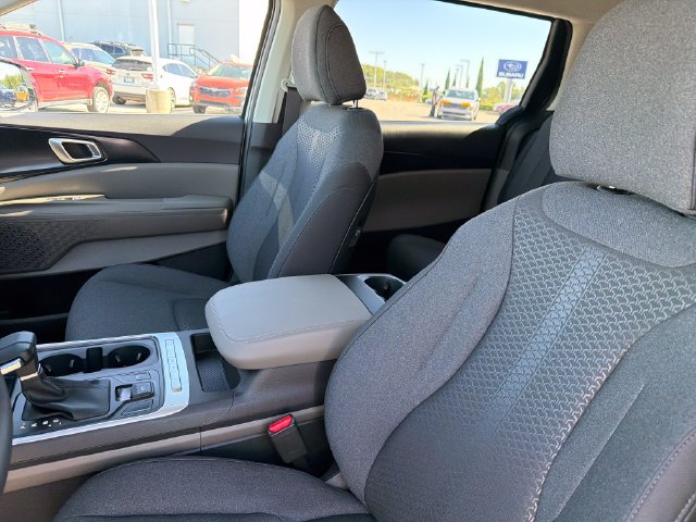 New 2027 Kia Carnival LX FWD image 17