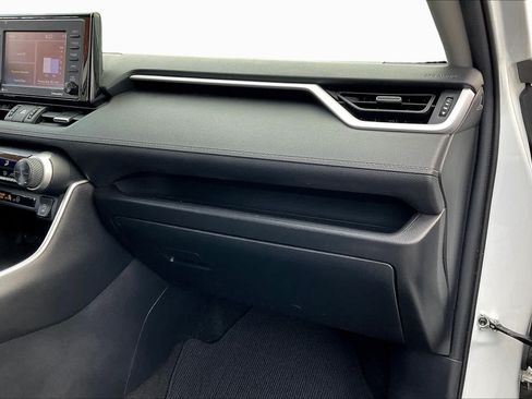 Used 2021 Toyota RAV4 XLE Premium w/ Carpet Mat Package (TMS) FWD image 17