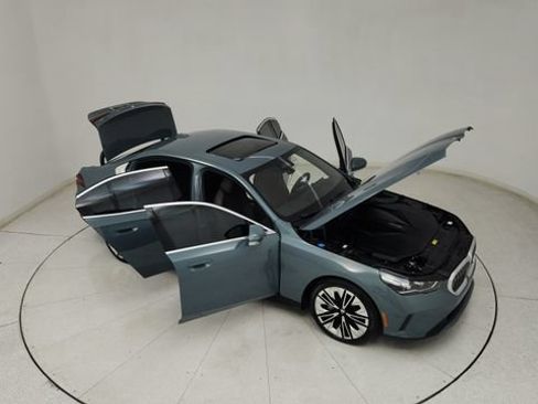 Used 2026 BMW i5 eDrive40 AWD/4WD image 29