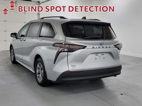 Used 2023 Toyota Sienna XLE w/ XLE Plus Package AWD/4WD image 6