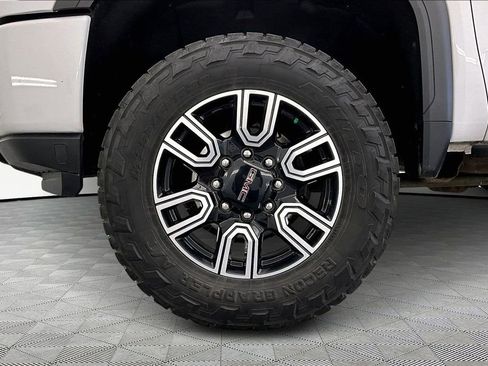 Used 2021 GMC Sierra 2500 AT4 w/ AT4 Premium Plus Package image 9