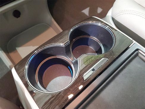 Used 2020 Toyota Sienna XLE image 30