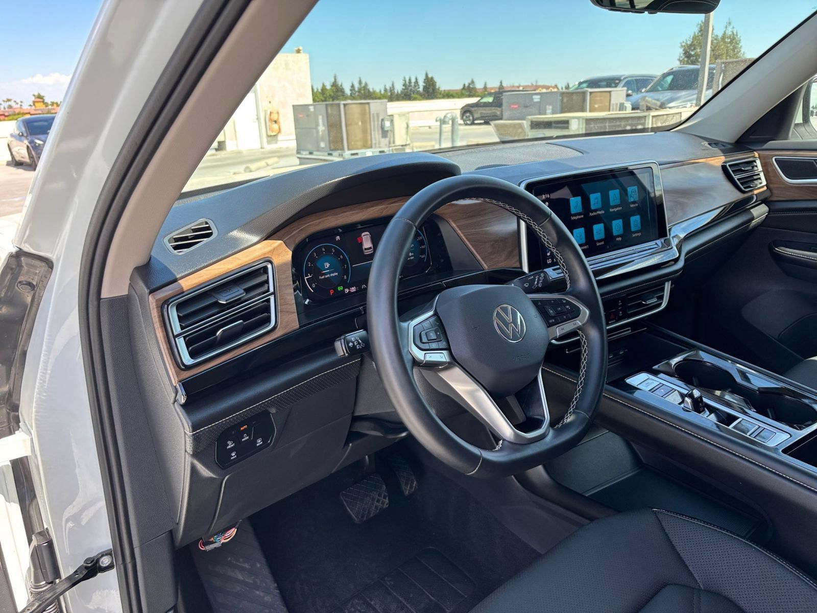 Used 2026 Volkswagen Atlas SE FWD image 36