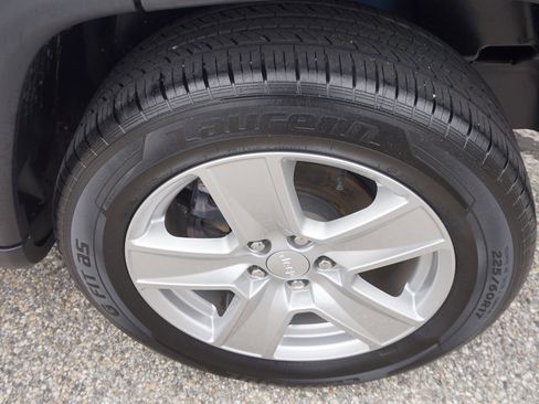 Used 2022 Jeep Compass Latitude AWD/4WD image 9