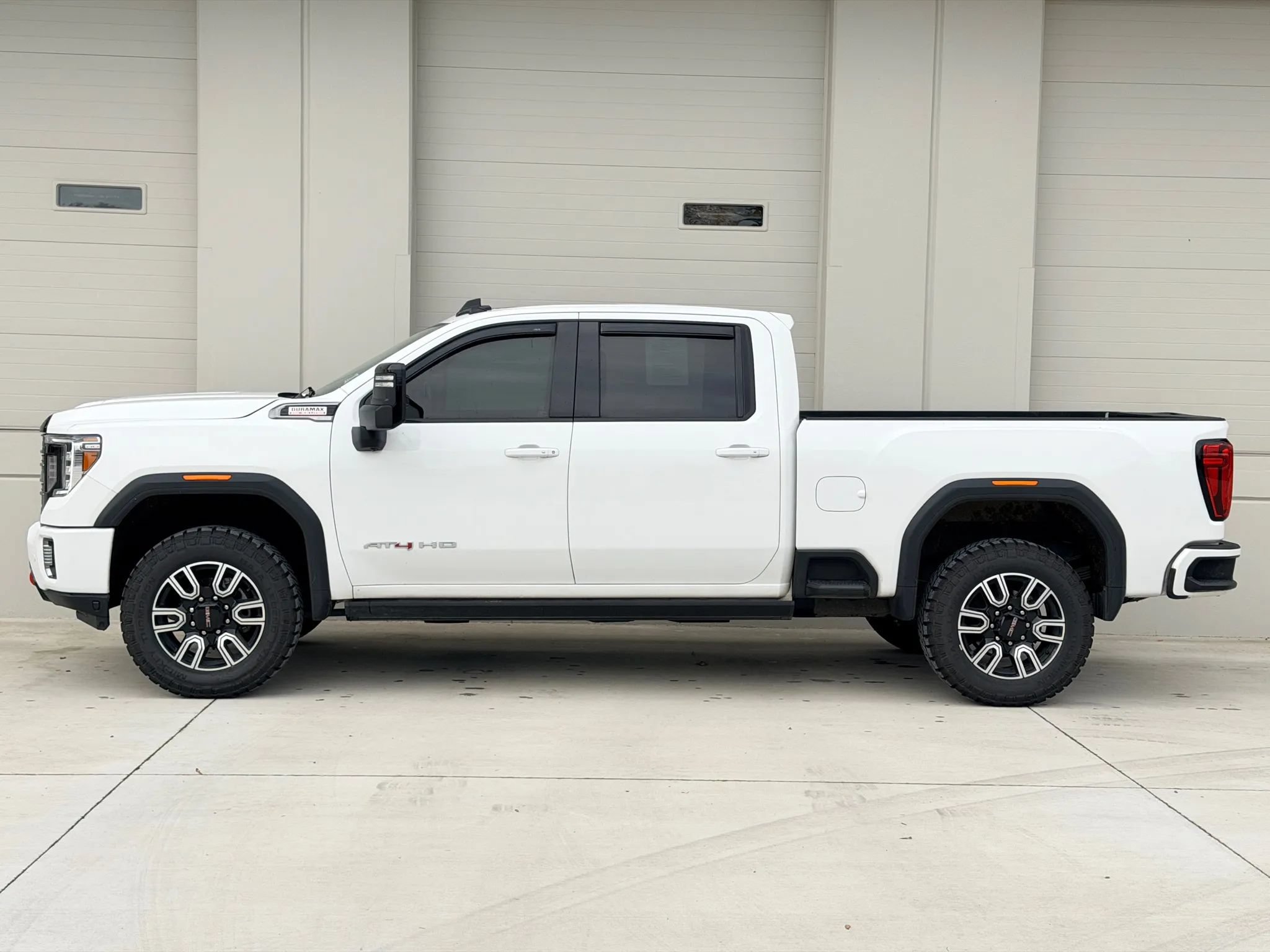 Used 2021 GMC Sierra 3500 AT4 w/ AT4 Premium Plus Package AWD/4WD image 2
