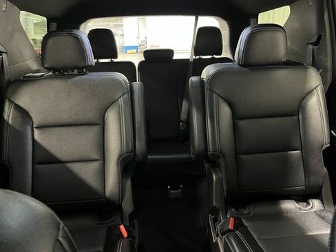 Used 2026 Chevrolet Traverse LT FWD image 12
