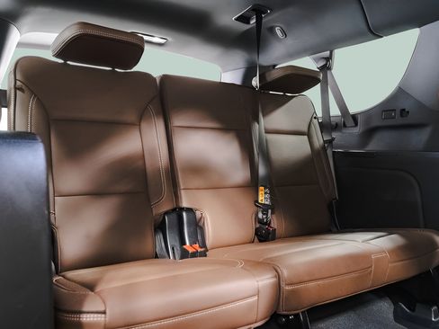 Used 2025 Chevrolet Suburban High Country AWD/4WD image 35