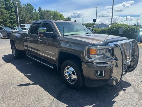 Used 2015 GMC Sierra 3500 Denali w/ Duramax Plus Package RWD image 3