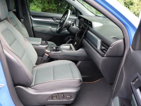 Used 2026 GMC Terrain AT4 w/ Convenience Package III AWD/4WD image 32