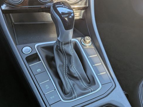 Used 2023 Volkswagen Jetta SE w/ Panoramic Sunroof Package image 13