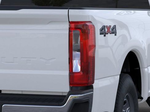 New 2026 Ford F250 XL w/ XL Chrome Package AWD/4WD image 21