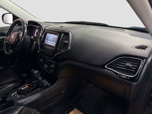 Used 2019 Jeep Cherokee Latitude Plus image 28