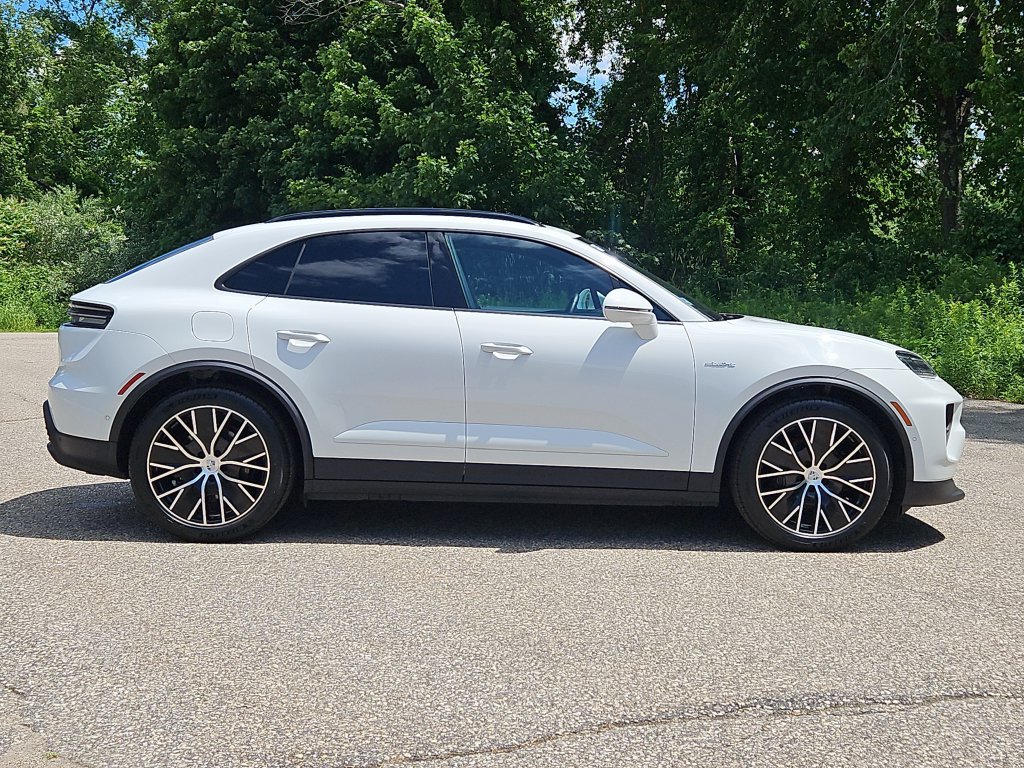 Certified 2025 Porsche Macan 4 Electric AWD/4WD image 8