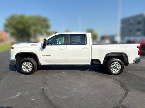 Used 2024 Chevrolet Silverado 2500 LT w/ Convenience Package AWD/4WD image 2