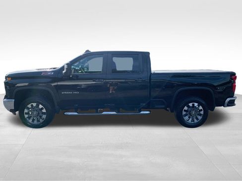 Used 2024 Chevrolet Silverado 2500 LT AWD/4WD image 2
