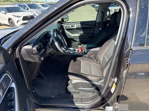 Used 2022 Ford Explorer XLT image 19