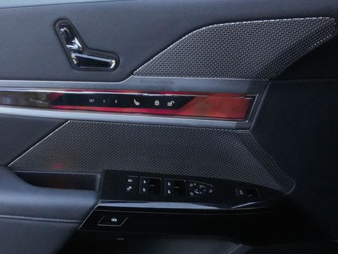 Certified 2024 BMW 740i RWD image 13