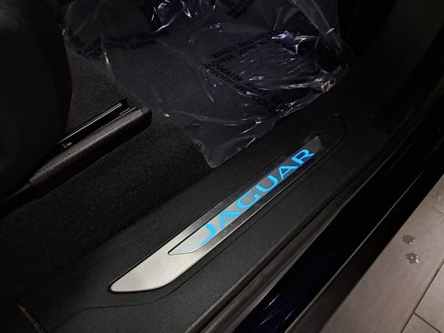 Used 2021 Jaguar F-PACE SVR image 45