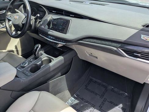 Used 2022 Cadillac XT4 Premium Luxury w/ Enhanced Visibility Package FWD image 22