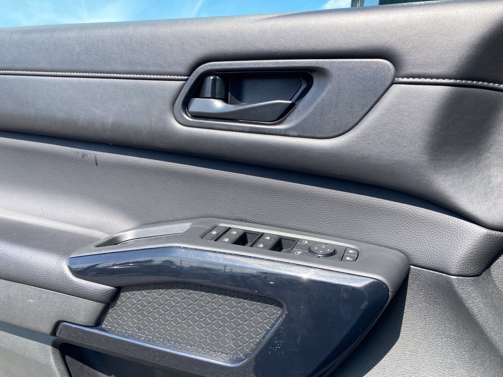Used 2025 Nissan Pathfinder SV FWD image 14