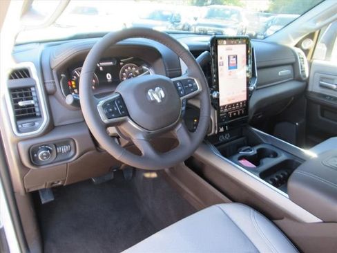 New 2026 RAM 2500 Laramie AWD/4WD image 16