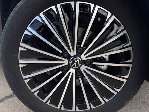 New 2025 Volkswagen Taos SE image 10