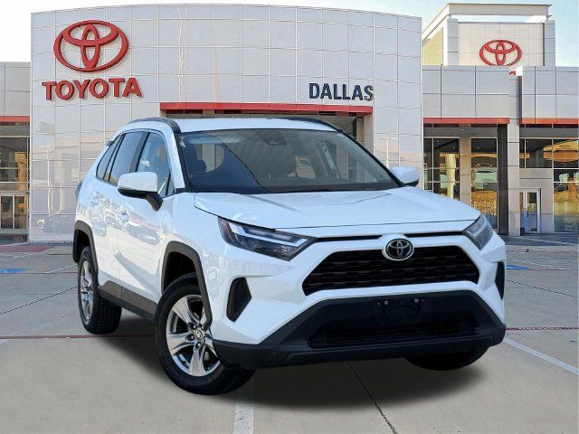 Used 2025 Toyota RAV4 XLE FWD image 1