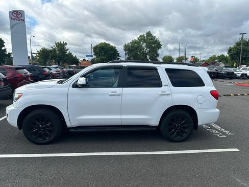 Used 2016 Toyota Sequoia SR5 AWD/4WD image 3